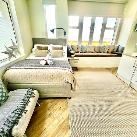 Beachfront Compact Coastal Crib, Direct Sea Views & Air Conditioning Littlestone-on-Sea Eksteriør billede