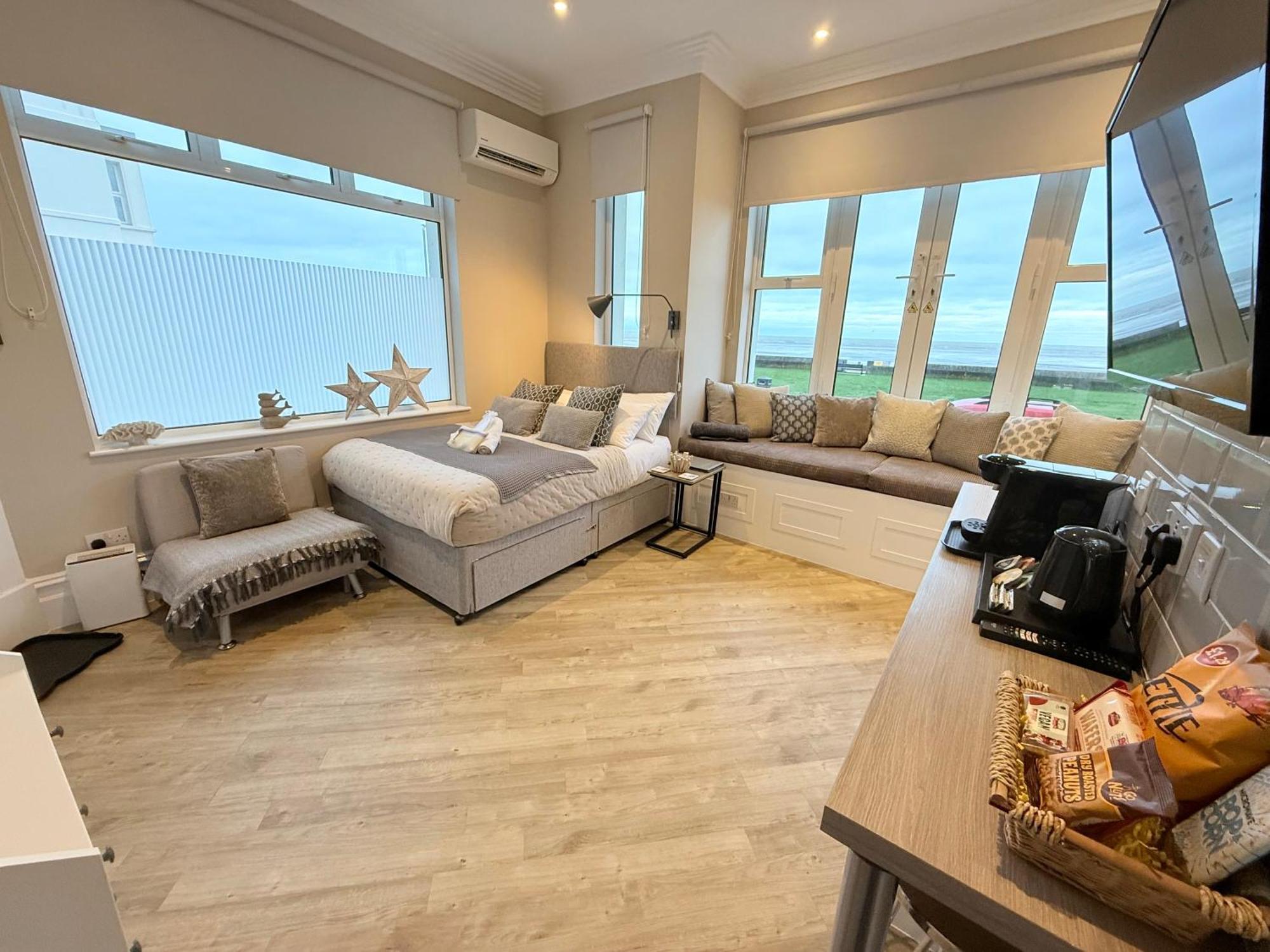 Beachfront Compact Coastal Crib, Direct Sea Views & Air Conditioning Littlestone-on-Sea Eksteriør billede