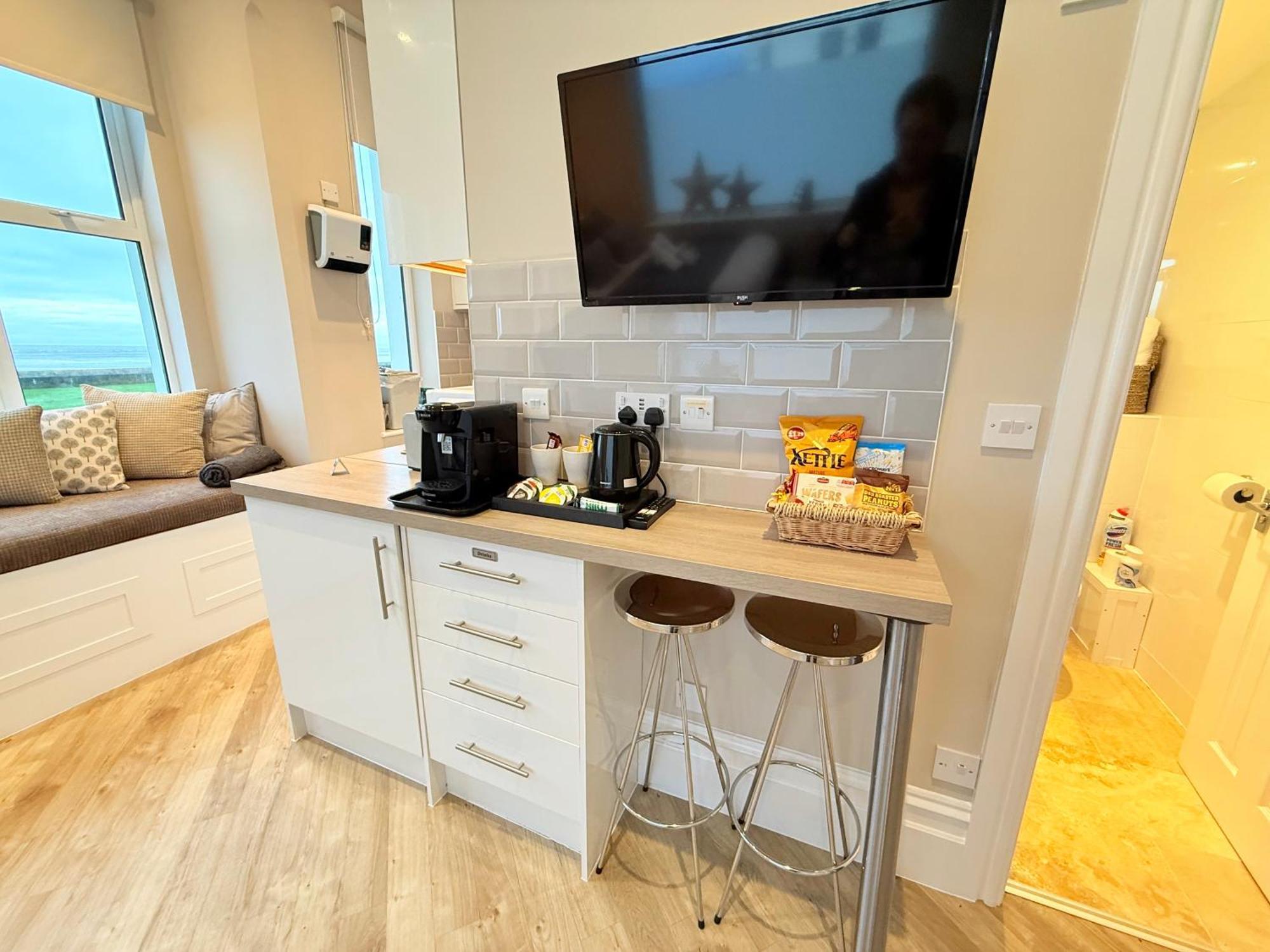 Beachfront Compact Coastal Crib, Direct Sea Views & Air Conditioning Littlestone-on-Sea Eksteriør billede